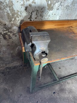 Dílenský ponk se svěrákem - 3