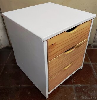 Skříňka se 3 zásuvkami - 3