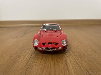 Modely aut - 1:24 - 3