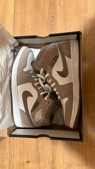 Air Jordan 1 Mid - 3