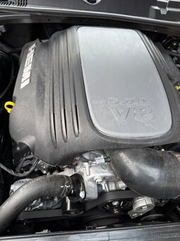 Dodge challenger 5.7 rok 2022 najeto 28000 km - 3