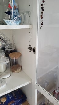 Prodám prosklenou skříň BILLY Ikea - 3