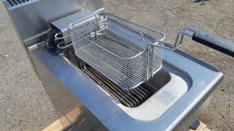 Elektrická fritéza Mareno FQE 41 na podestavbě. ( 9 kw - 3