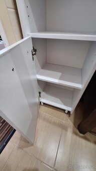 Koupelnová skříňka - 3