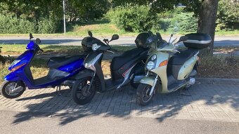 Netrav mládí v koloně, pronajmi si spolehlivý skútr Honda - 3