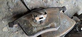 Predni brzdy audi a6 4f 3.0 tdi kotouce a desticky - 3