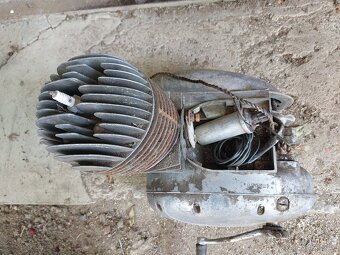 Motor Jawa kývačka panelka 353 559 - 3