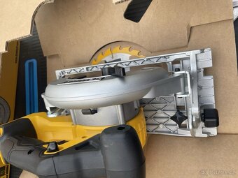 Aku kotoučová pila DEWALT DCS391N - 3
