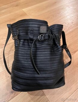 Černá kožená crossbody kabelka značky Majo - 3