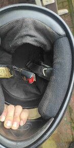 Starší helma na motorku XS - 3