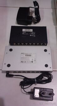 2 x Switch  ASUS a ZYXEL - 3