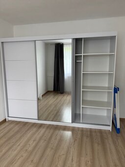 Šatní skříň - 3