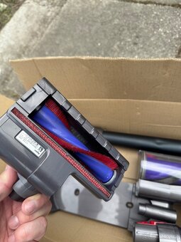 Pouzity vysavac dyson V8 - 3