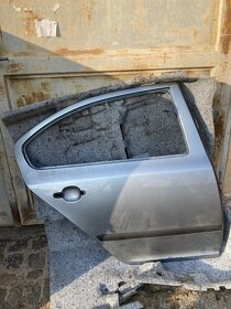 Škoda Octavia II.Pravé a levé zadní dveře,sedan - 3