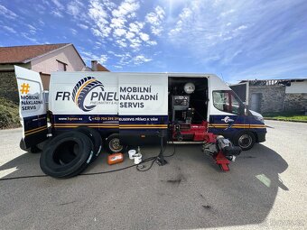 Mechanik mobilního pneuservisu pro pro nákladní vozy - 3