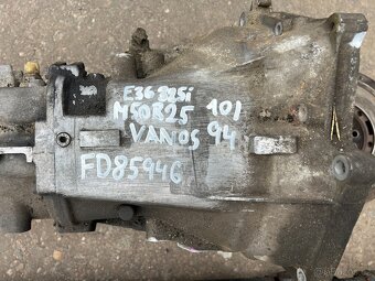 BMW E36 325i M50B25 Manuál set - 3
