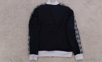 sportovní mikina Umbro příjemný materiál , vel. M - 3