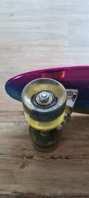Pennyboard 56cm se svítícíma kolečkama - 3