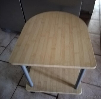 Odkládací stolek na kolečkách 48x40 výška 41 cm - 3
