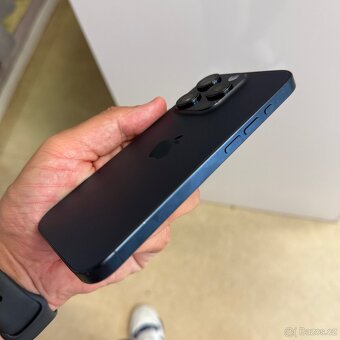 iPhone 15 Pro 256GB, pěkný stav, rok záruka - 3