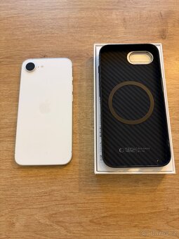 IPhone 16e, bílý 128gb - 3