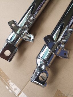 Kluzáky předních teleskopů Kyvačka Panelka - 2 šrouby - 3