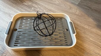 Wc s roštem a závěsná koule na seno - 3