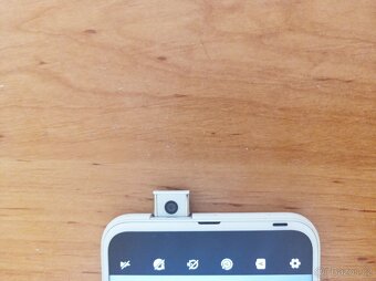 Motorola One Fusion+,výsuvná kamerka pro videohory - 3