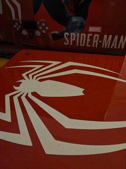 PS4 Slim 1TB Spider-Man Limited Edition - 3