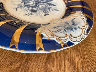 TALÍŘ/dubská porcelánka/sběratelský/značený/k zavěšení/30 cm - 3