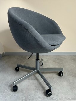 Otočné křeslo SKRUVSTA (IKEA) - 3