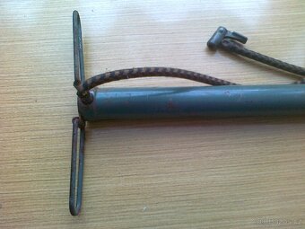 Retro autopumpa vhodná do veterána nebo jako dekorace - 3