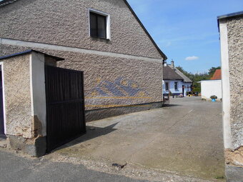 Prodej 2 rodinných domů celkem 260 m², pozemek 1371 m² - 3