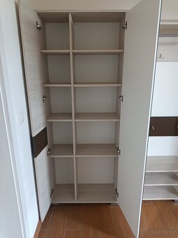 stěna do předsíně - skříně - 3