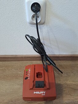 Nabíječka HILTI - 3