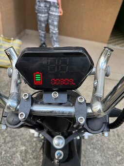 Elektro skútr X-Scooter 1.2 kW – pojízdný, 309 km - 3