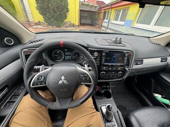 Outlander PHEV hybrid najeto pouze 162000 km - 3