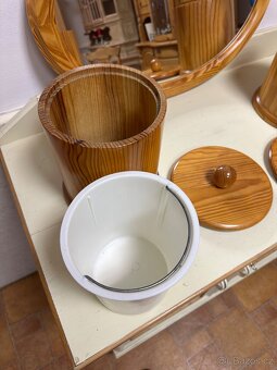 2 koupelnové koše a zrcadlo na zeď - 3