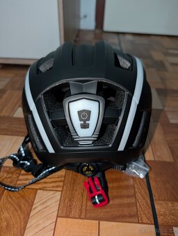 4x cyklo přilba ,kšilt brýle a zadní světlo na usb - 3