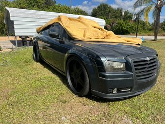 KOUPÍM grill na Chrysler 300C - 3