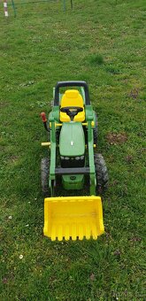 Šlapací traktor John deere - 3