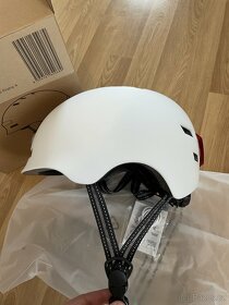 Nová helma LED bíla M BLUETOUCH - 3