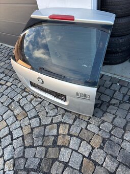 Škoda Octavia 2 Combi - zadní víko kufru - 3