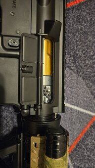 Prodám zánovní zbraň M4 APS a doplňky - 3