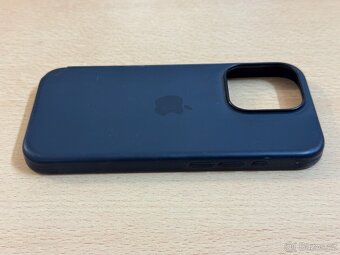iPhone 15 Pro Silicone Case + MagSafe (černá) - 3