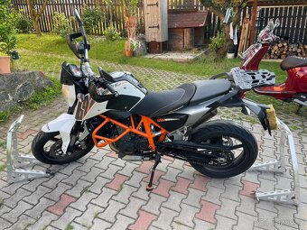 KTM 690 Duke - 3