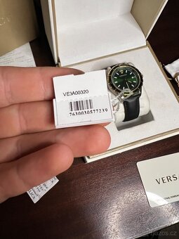 Prodám hodinky Versace VE3A00320 - 3