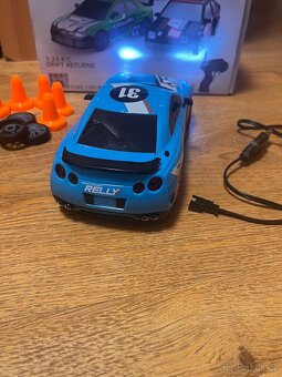 RC drift auto skoro nové + příslušenství - 3