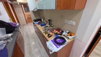 Kuchyň délky 255 cm s kováním Blum, včetně spotřebičů - 3