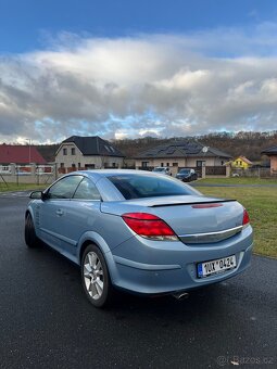 Opel Astra H TwinTop Cabrio - 3